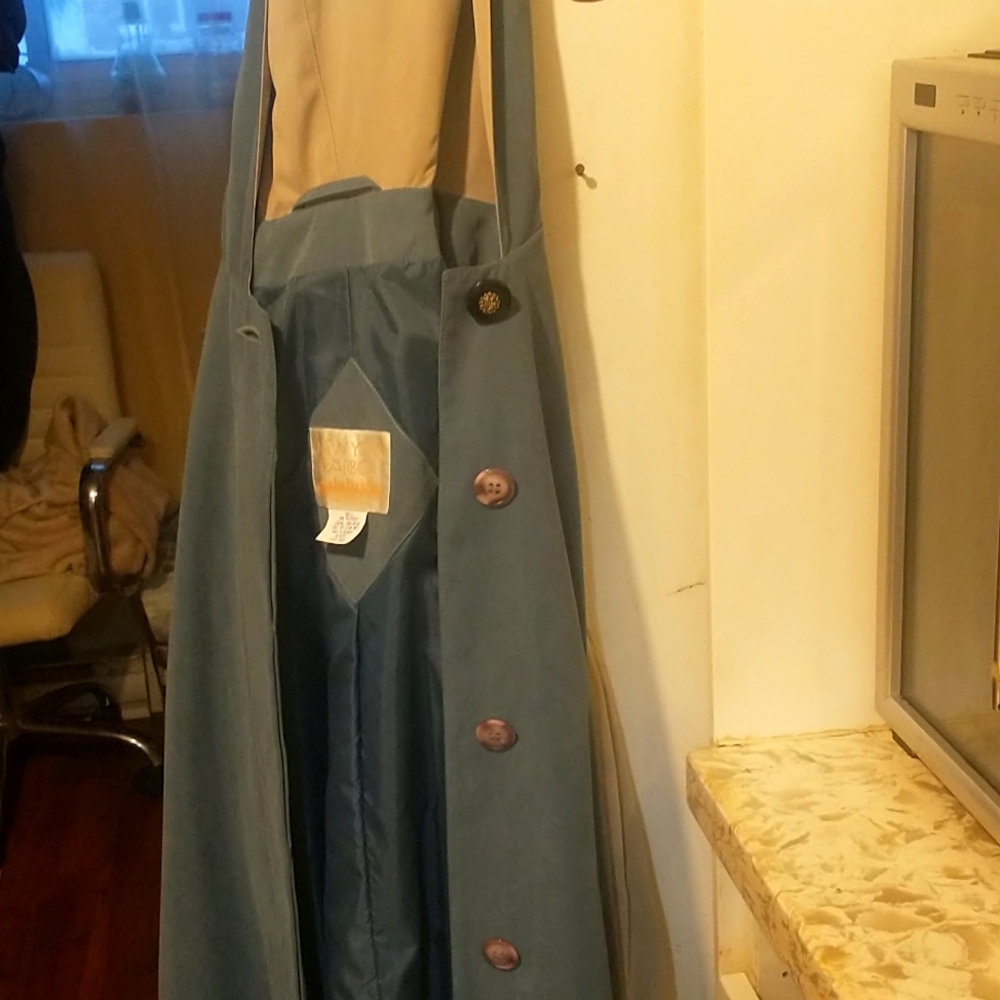 Stunning rare vintage find !! Teal new York harbor made in BELARUS! NEVER WORN!